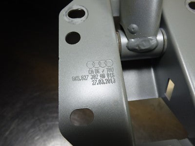 Audi A4 8K2 B8 Scharnier Klappenscharnier rechts 8K5827302AB ORIGINAL gebraucht - Heckklappe