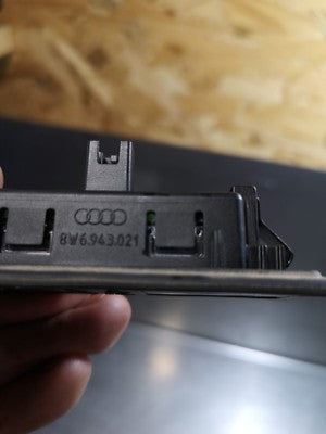 AUDI Q2 Orig. LED 8W6943021 NEUWERTIG ! 2 Stück ORIGINAL gebraucht - Kennzeichenbeleuchtung