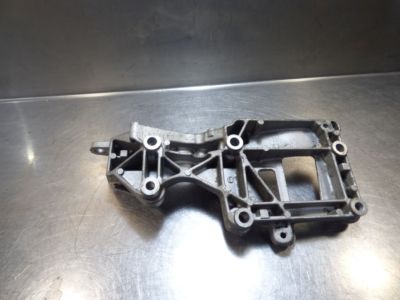 Audi TT 2.0 TFSI Klimakompressor Halterung 06F903143E ORIGINAL gebraucht - Lichtmaschine