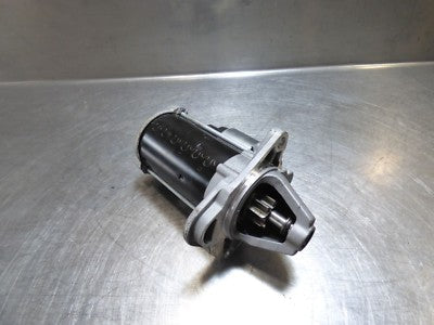 Opel Corsa E 1.4 16V Anlasser 25198414 / 0 001 192 081