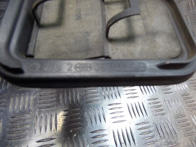 Porsche Boxster 987 Kofferraumentlüftung Lüftungsschlitz rechts ORIGINAL gebraucht - 6N0819466B