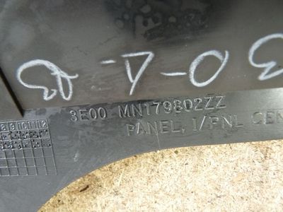 MITSUBISHI L200 2.5 DiD Tacho Verkleidung MN179802ZZ / MN179802 ZZ