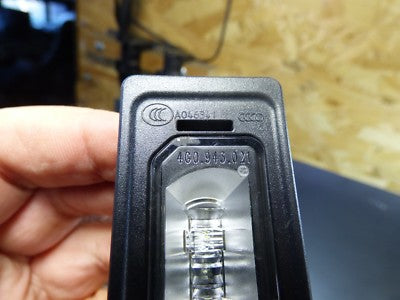 Audi A1 8X 1 PAAR Audi LED Kennzeichenleuchte 4G0943021 4G0 943 021 gebraucht - original