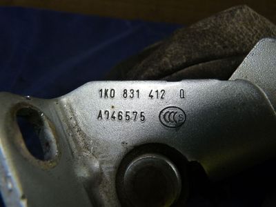 VW GOLF 5 1.9 TDI BXE Türscharnier vorne rechts / 1K0 831 412 Q ORIGINAL gebraucht - 1K0831412Q