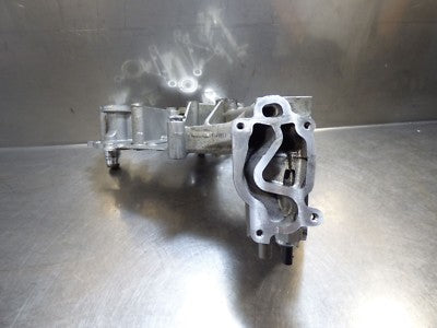 Opel Insignia 2.0 CDTI B20DTH Hochdruckpumpe Ölfiltergehause Halter Konsol