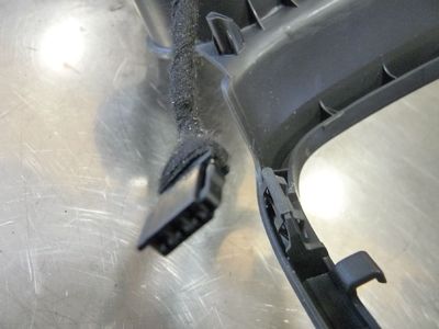 Opel Corsa D 1.4 Getränkehalter mit MP3 Kabel 13205815 / 13255833