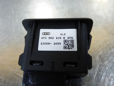 AUDI A4 B8 A5 Q3 Q5 Schalter Taster Alarm 4F0962109B ORIGINAL gebraucht - Diebstahlwarnanlage