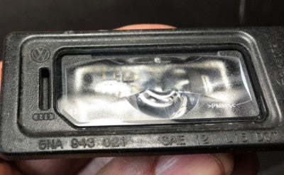 Audi A3 8V LED Kennzeichenleuchte 5NA943021 A4 A5 A6 ORIGINAL gebraucht - Kennzeichenleuchten