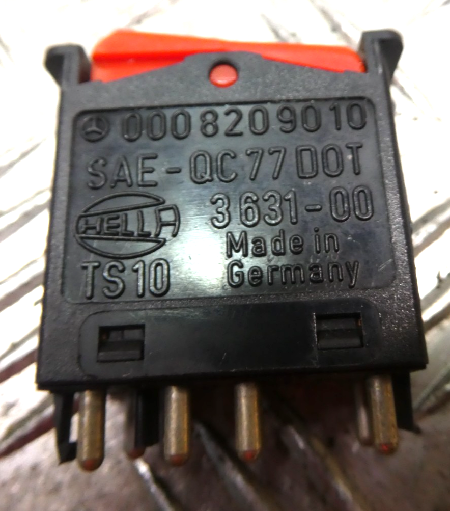 Original Mercedes-Benz W126 C126 SEC Schalter Warnblinker gebraucht - 0008209010