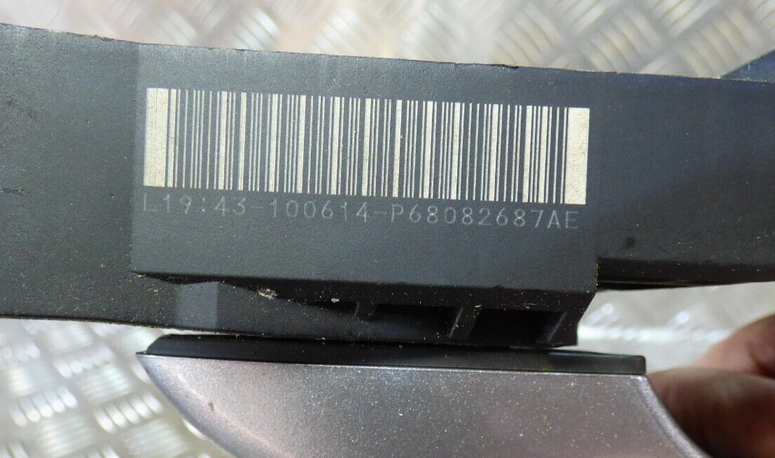 Jeep Cherokee KL 2015 Türgriff Vorne Links Kessy Keyless Go silber ORIGINAL gebraucht - P68082687AE