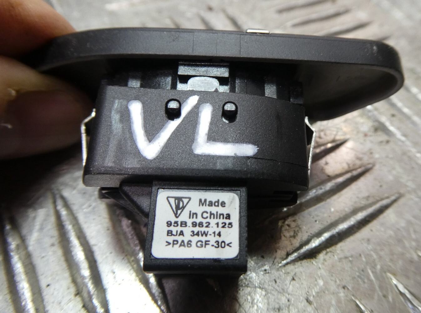 Porsche Macan 95B 95B962125B ZV Schalter Zentralverriegelung Links gebraucht - Original