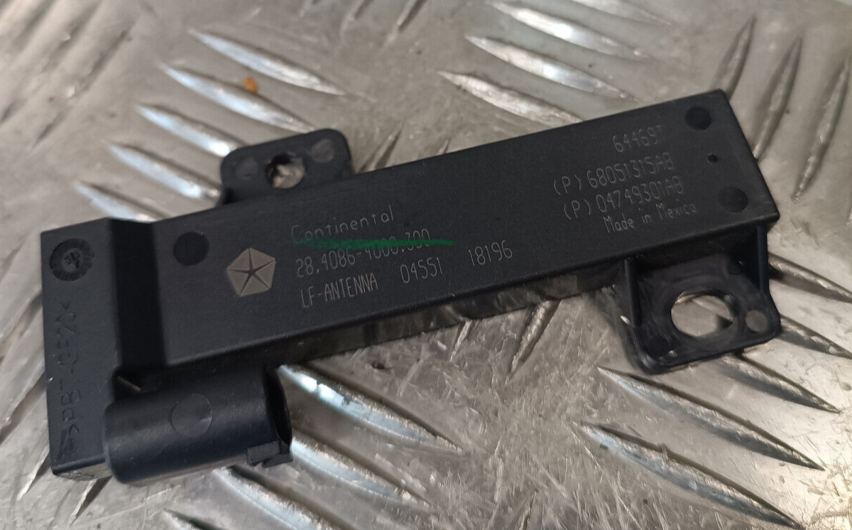 Jeep Grand Cherokee WK2 Radio Antenne Hinten Module . ORIGINAL gebraucht - 68051315AB