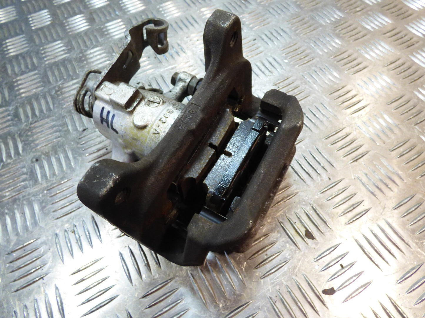 OPEL ASTRA K 1.4 TURBO Hinten Links Bremssattel mit Bremsbeläge GM ORIGINAL gebraucht - 39021737