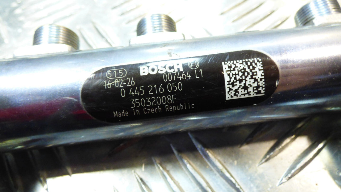 Jeep Grand Cherokee 3.0 CDR WK2 Einspritzleiste Kraftstoffverteiler ORIGINAL gebraucht - 0445216050