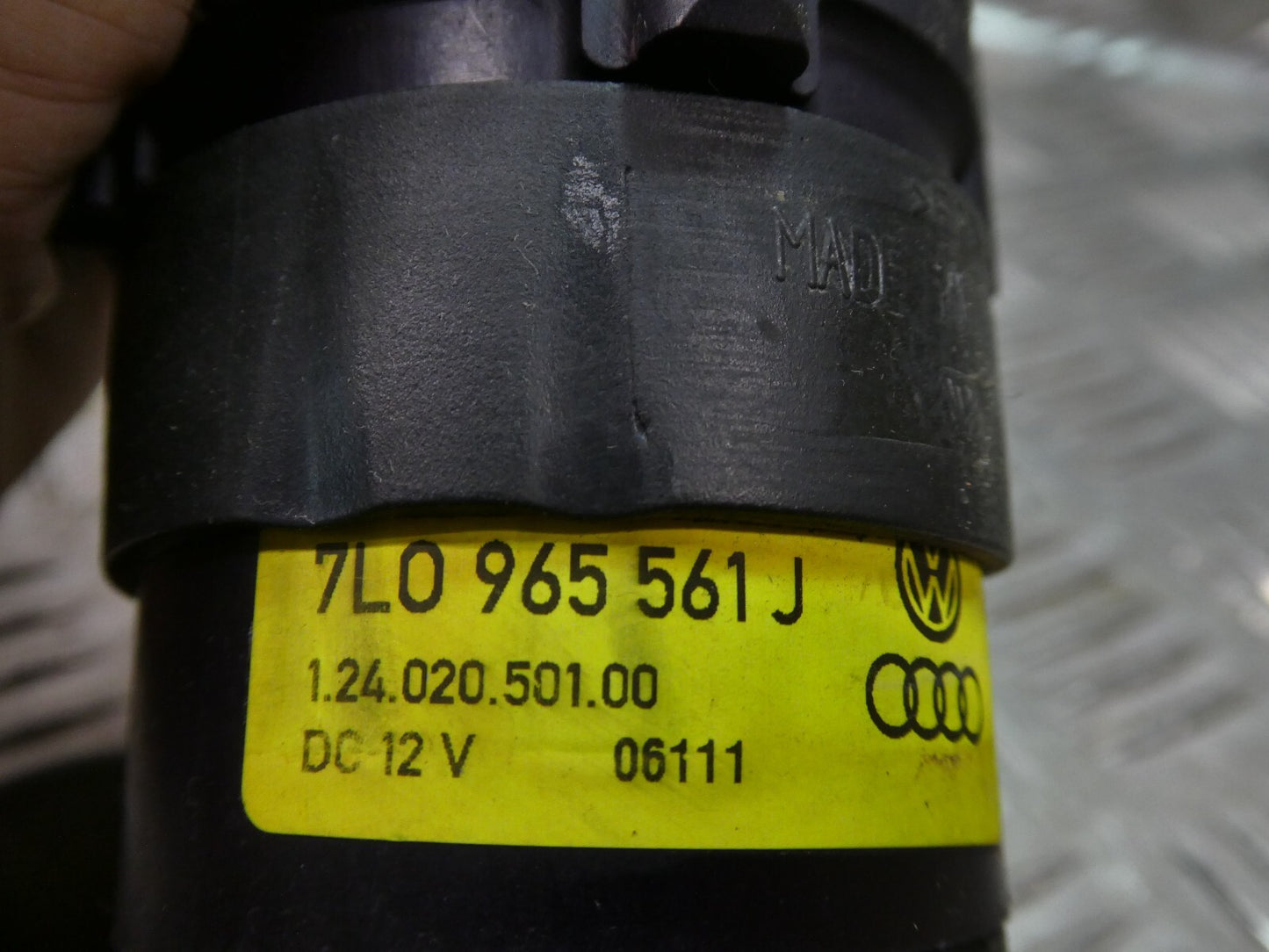 Porsche Cayenne 92A Zusatzwasserpumpe Wasserpumpe 7L0965561J gebraucht - Original