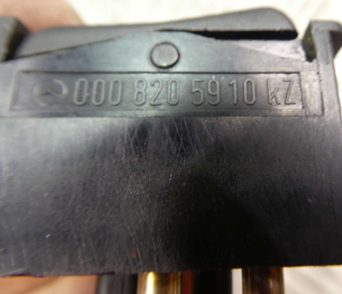 Original Mercedes-Benz W126 C126 SEC Schalter Innenbeleuchtung gebraucht - 0008205910