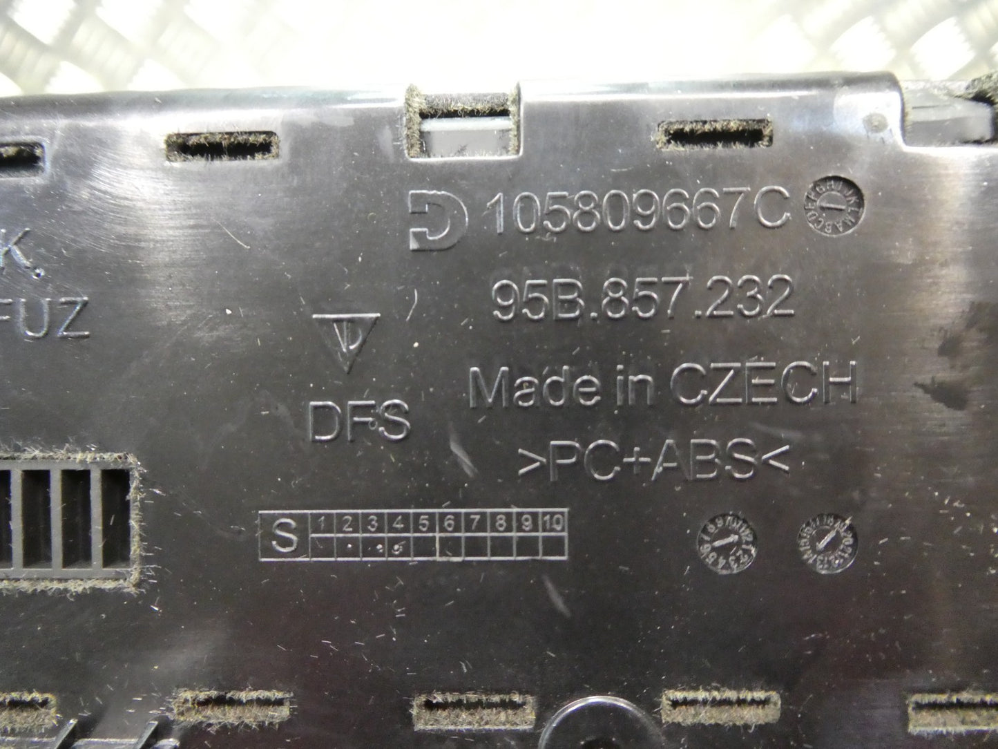 Porsche Macan 95B Handschuhkasten 95b857232 ORIGINAL gebraucht - Konsolenfach
