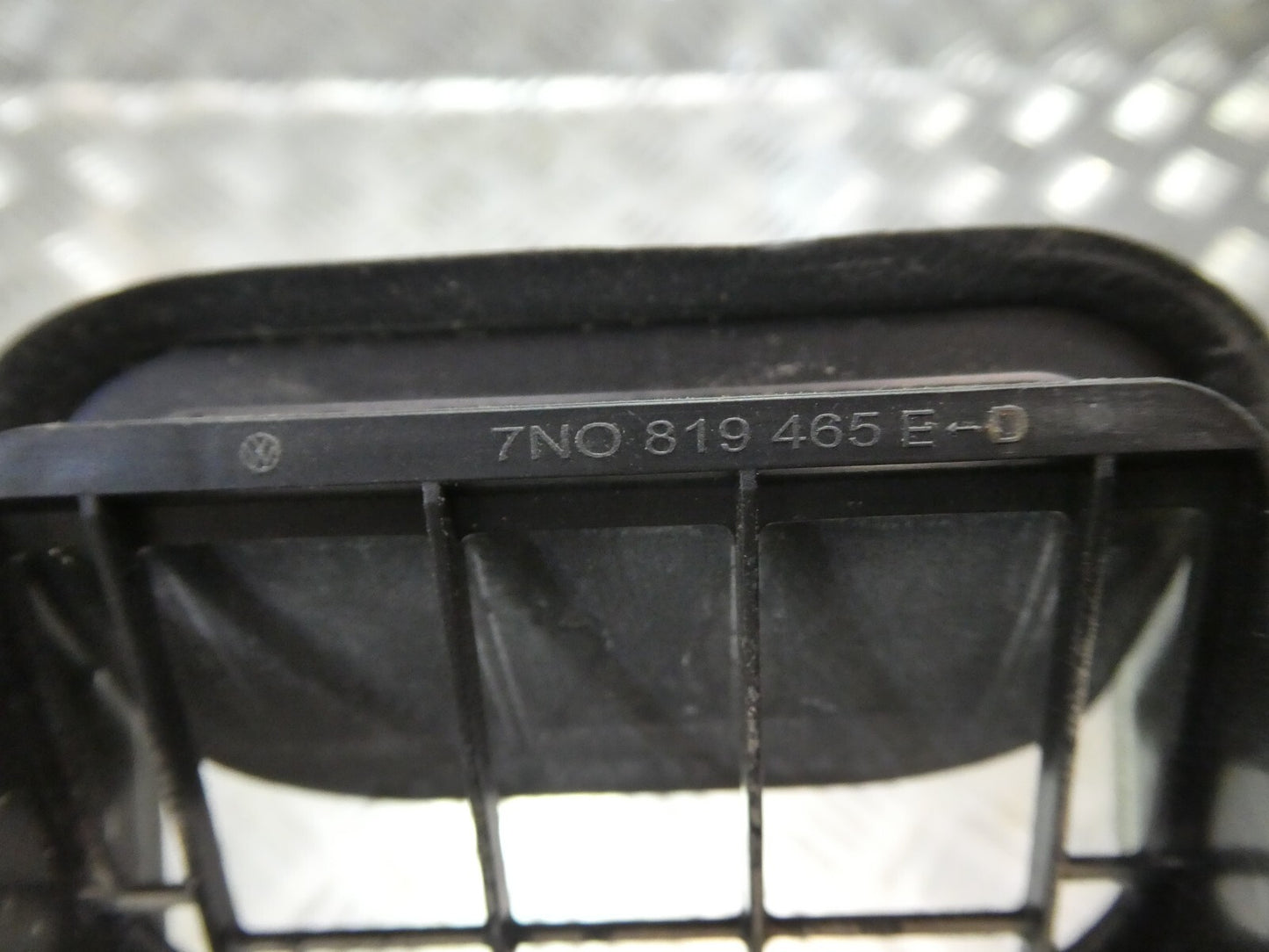 ID3 ID.3 Führung Lüftungsgitter Lüftungsgrill Heck R = L 7N0819465E ORIGINAL gebraucht - Volkswagen