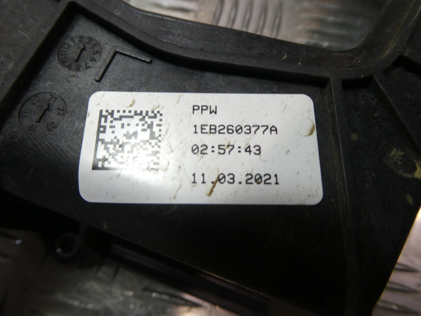 VW ID3 Pro Lufteinlasskanal Luftführung 1EB260377A ORIGINAL gebraucht - Volkswagen