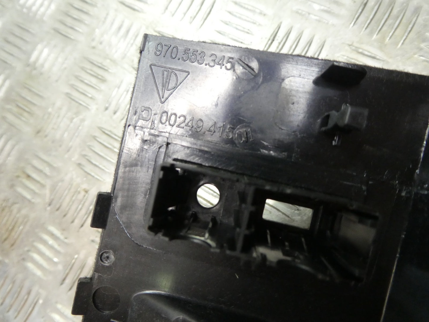Porsche Panamera 970 Mittelkonsole Verkleidung mit 12V Steckdose ORIGINAL gebraucht - 97055377500
