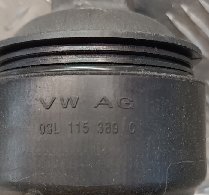 VW T5 2.0 TDI CAA Ölfilterhause 03L115389C Ölfiltergehause ORIGINAL gebraucht - Transporter