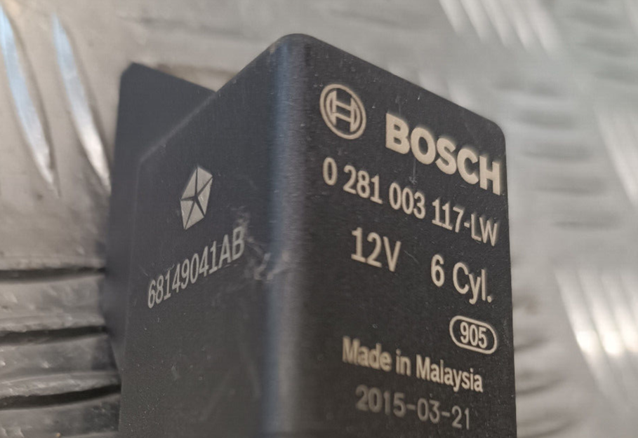 Jeep Grand Cherokee WK2 Diesel Glühkerze Relais BOSCH 0281003117 ORIGINAL gebraucht - 68149041AB