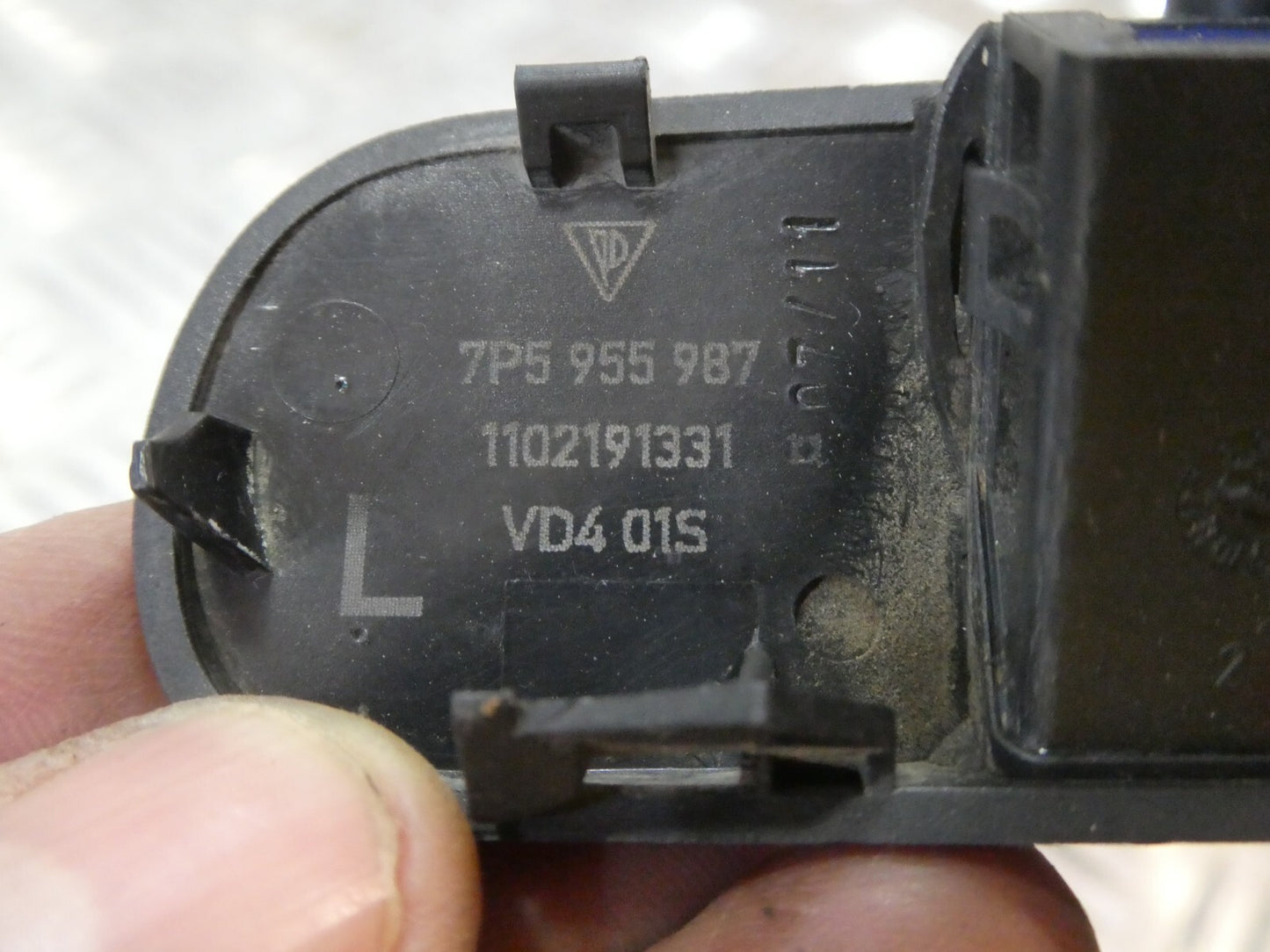 Porsche Cayenne 92A Düse Links 7P5955987 ORIGINAL gebraucht - Scheibenwaschanlage