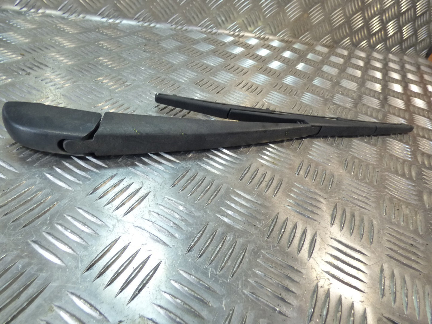 Jeep KL 2015 Scheibenwischerarm Wischerarm hinten ORIGINAL gebraucht - Cherokee