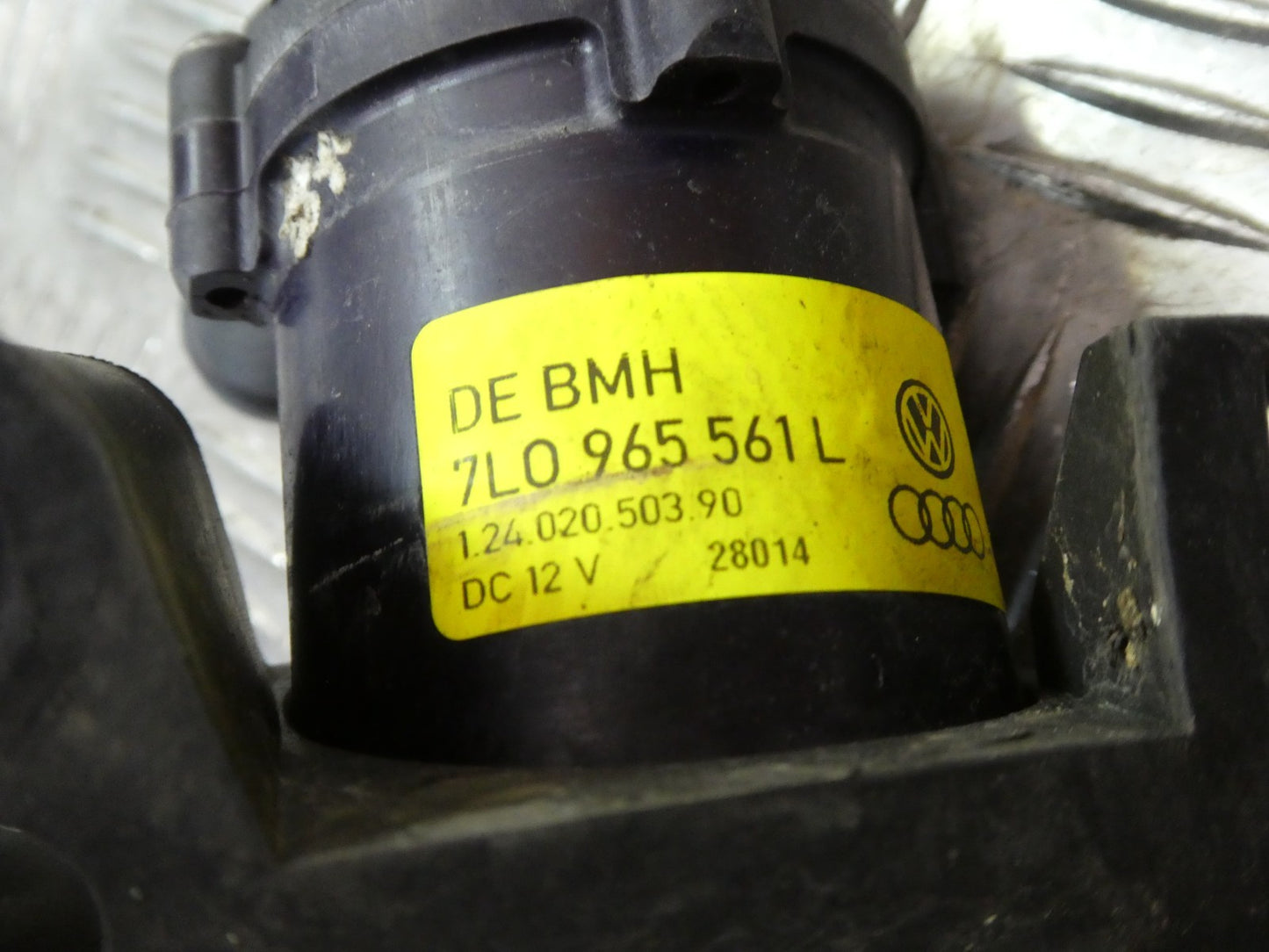 Porsche 3.0 E-Hybrid Zusatzwasserpumpe Wasserpumpe _ 7L0965561L ORIGINAL gebraucht - Panamera