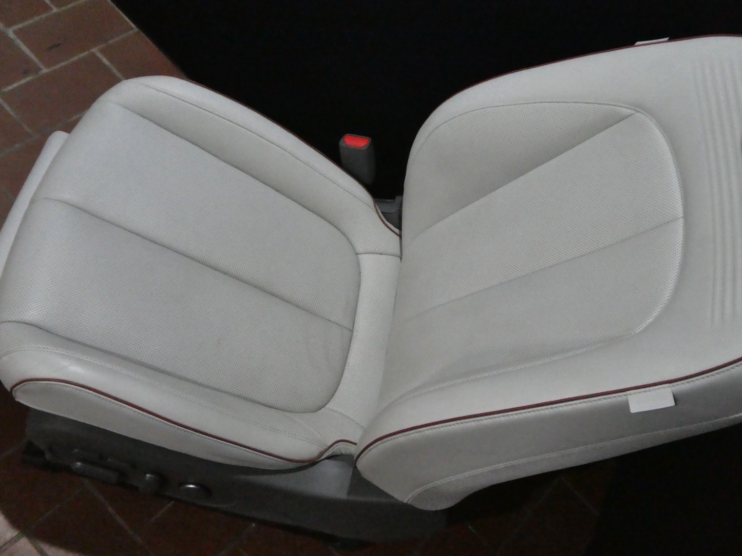HYUNDAI IONIQ 5 Leder Sitze Vorne Links Weiß Leder wie NEU Relax ORIGINAL gebraucht - funktion