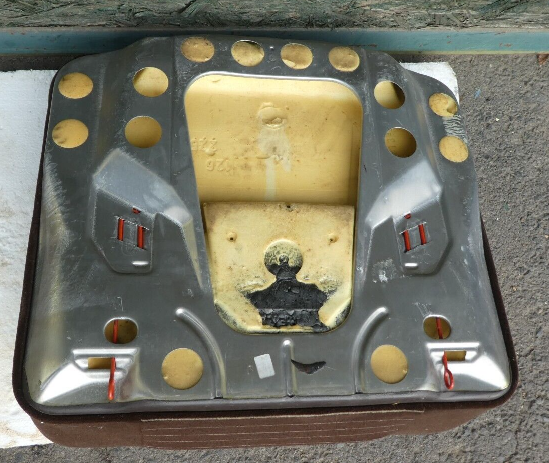 Mercedes-Benz W126 SEC Coupe C126 126 Sitzfläche hinten rechts _ Velour braun