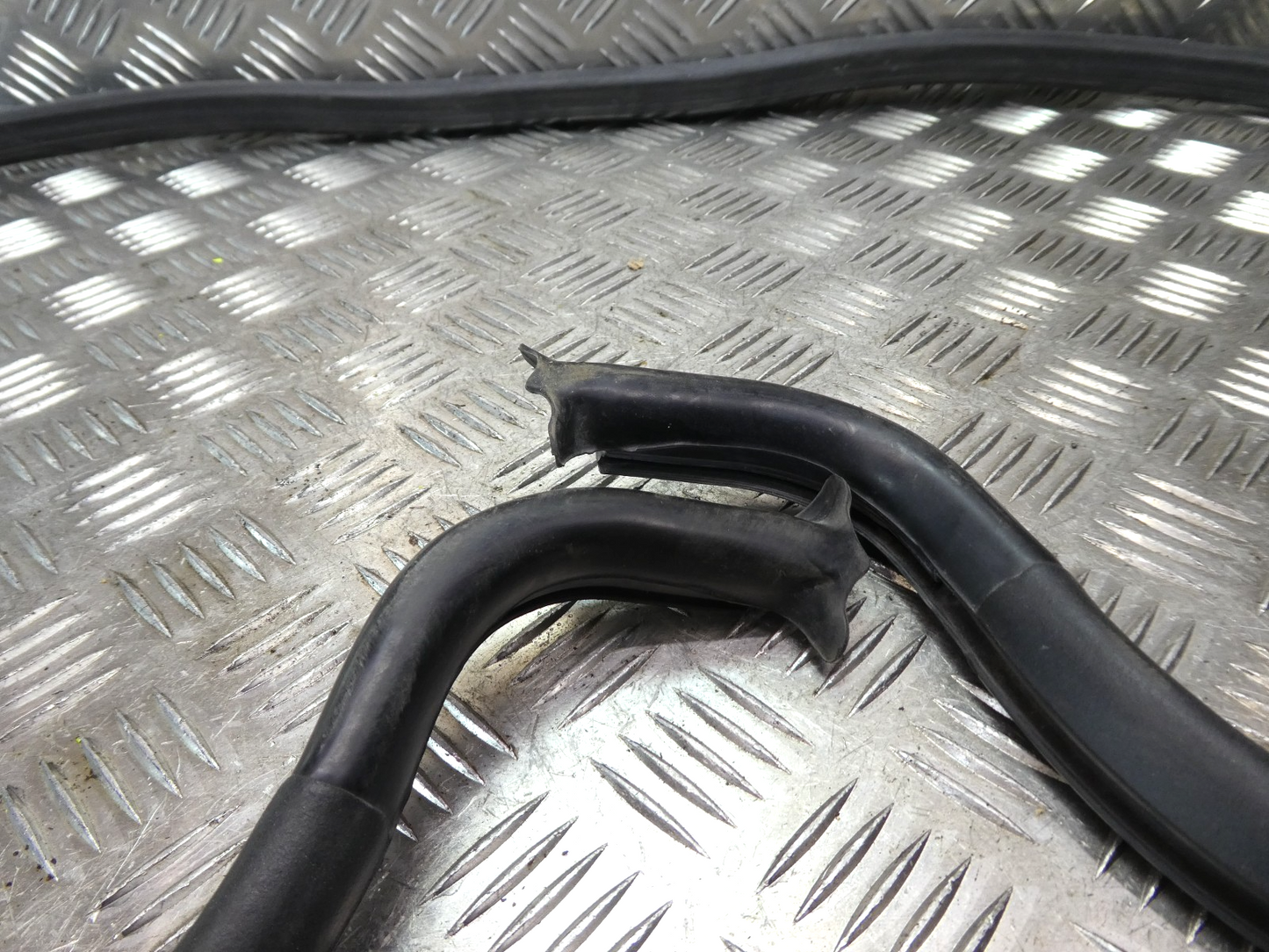 Porsche 3.0 E-Hybrid Motorraum Motorhaube Gummidichtung Dichtung ORIGINAL gebraucht - Panamera