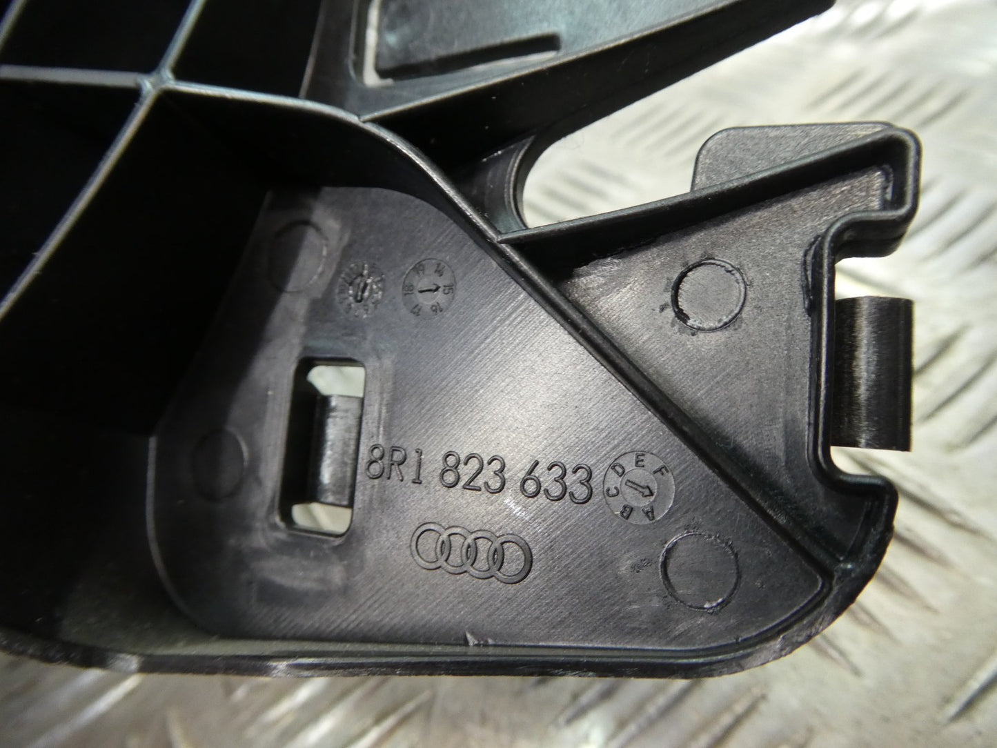 Porsche Macan 95B Entriegelungsgriff 8R1823633 ORIGINAL gebraucht - Motorhaube