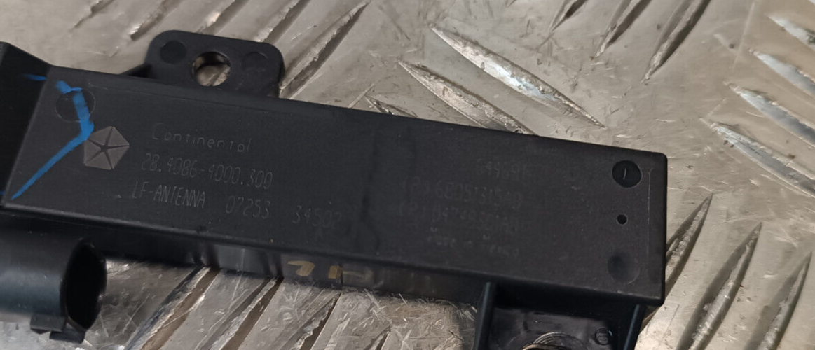 Jeep Grand Cherokee WK2 Radio Antenne Hinten Module .. ORIGINAL gebraucht - 68051315AB
