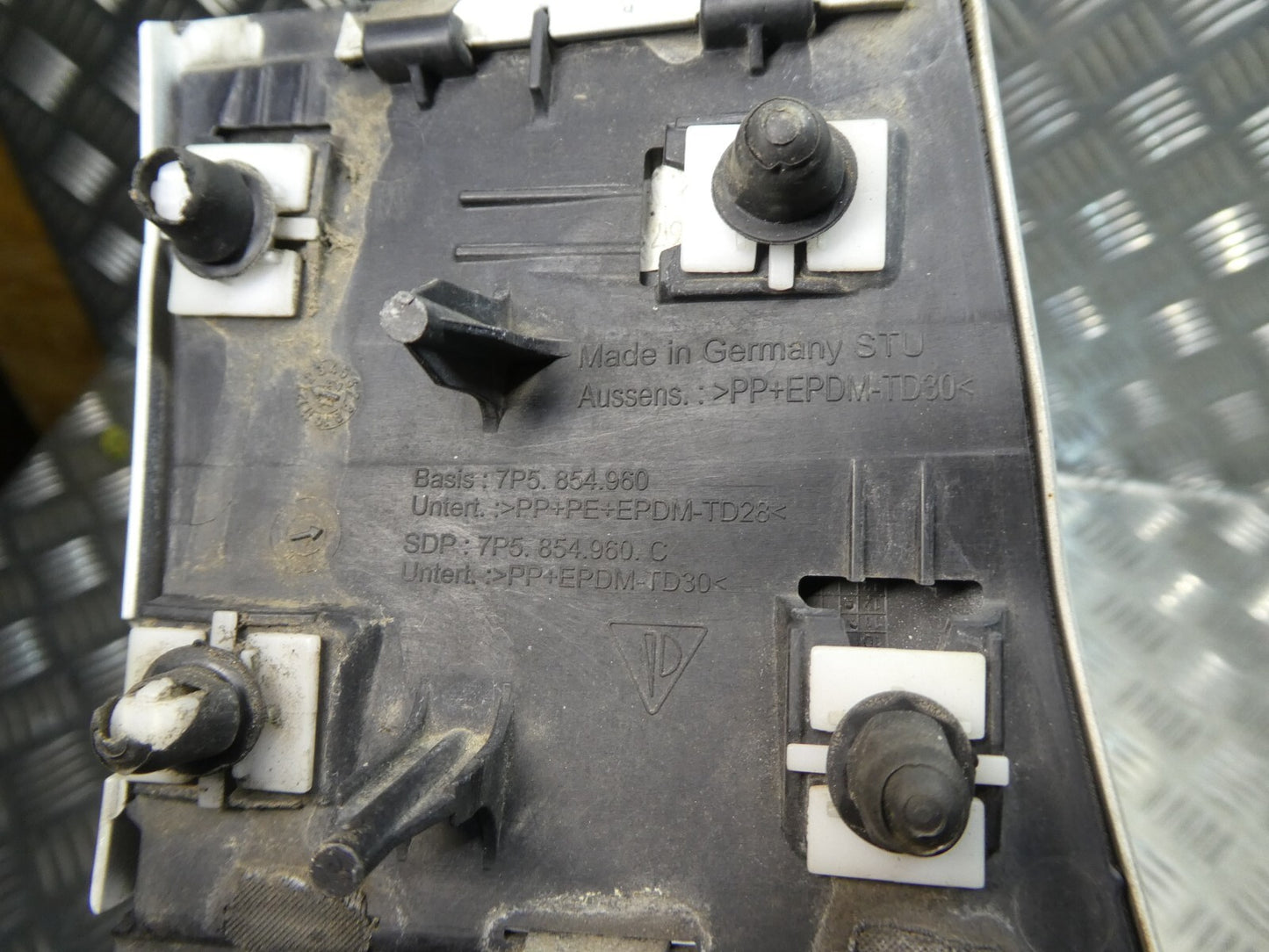 Porsche Cayenne 92A Orig. Kotflügel vorne rechts weiß 7P5854960C ORIGINAL gebraucht - Zierleiste