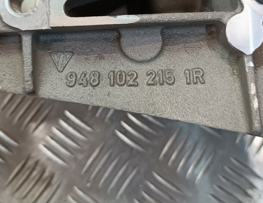 Porsche Cayenne S 92A Motorkissen Halter Halterung ORIGINAL gebraucht - 948102215R