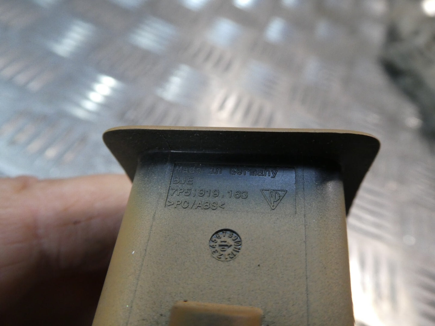 Porsche Cayenne 958 92A Schalter Verkleidung 7P5919163 Cognac ORIGINAL gebraucht - Parkbremse