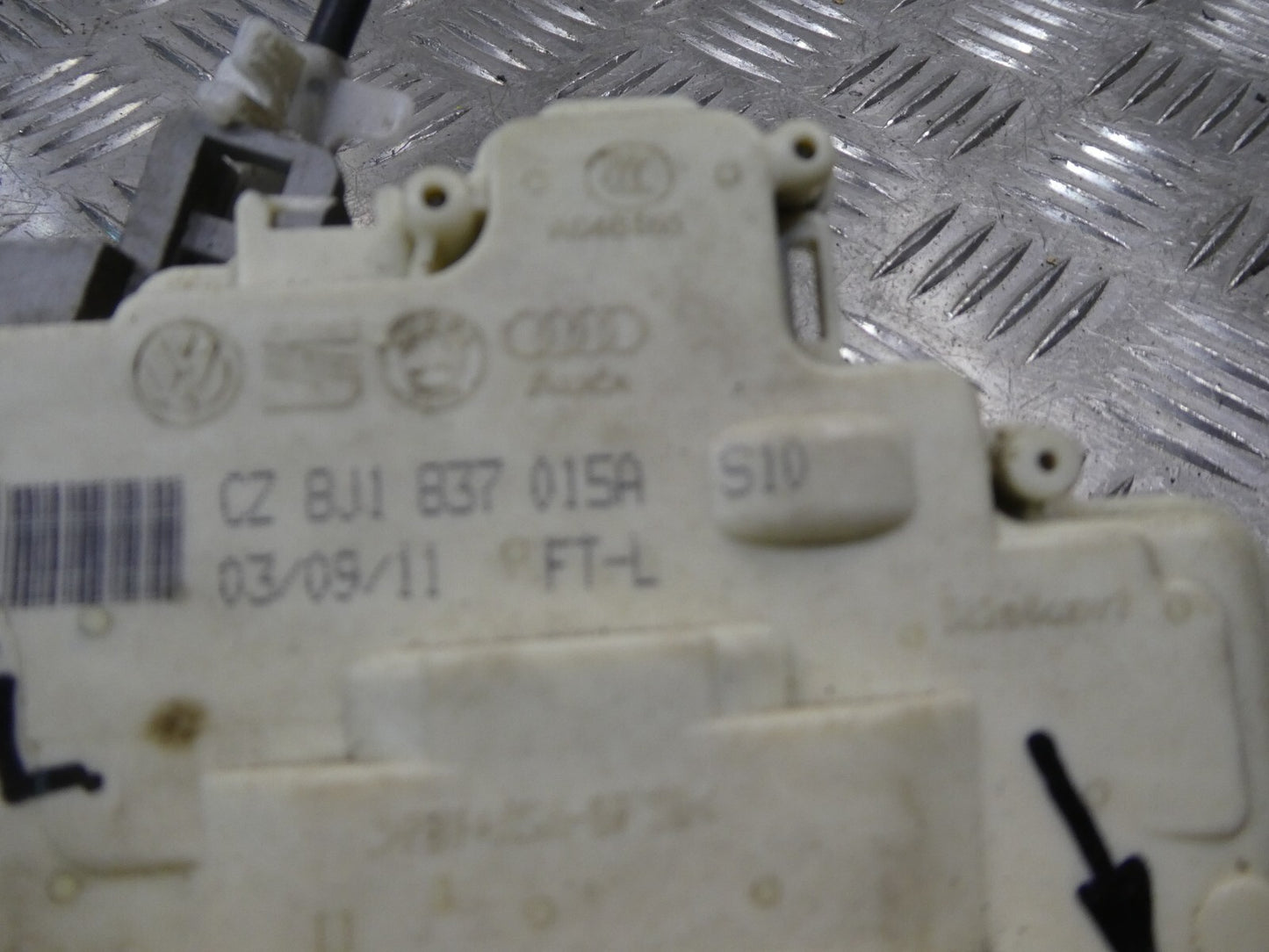 Porsche Cayenne 958 92A Türschloss vorne Links ORIGINAL gebraucht - 8J1837015A