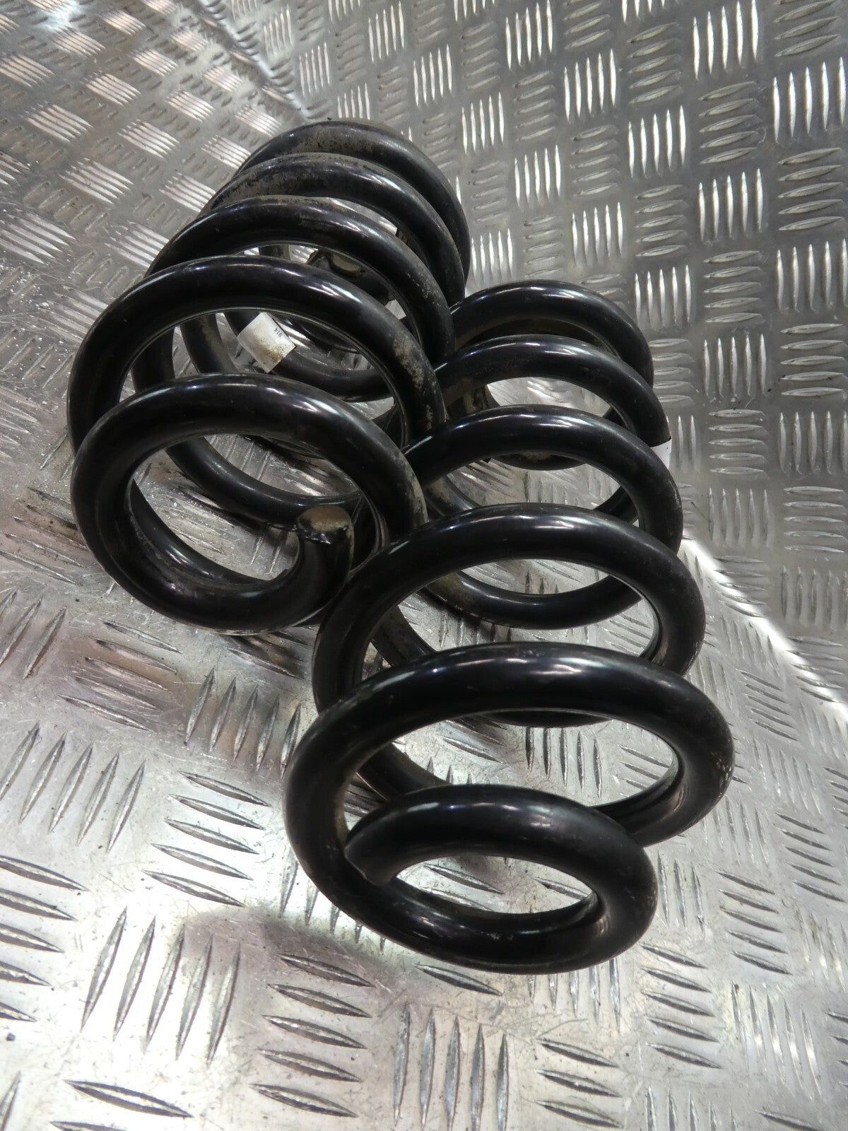 VW ID3 ID.3 Schraubenfeder Federn Hinterachse Links Rechts 1 paar ORIGINAL gebraucht - Volkswagen