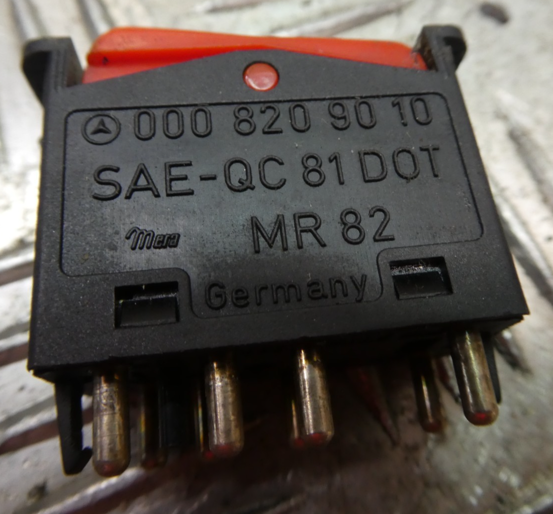 Original Mercedes-Benz W126 C126 SEC Schalter Warnblinker gebraucht - 0008209010