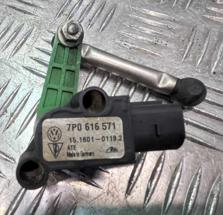 Porsche Cayenne S 92A hinten Links = Rechts 7P0616571 ORIGINAL gebraucht - Niveausensor