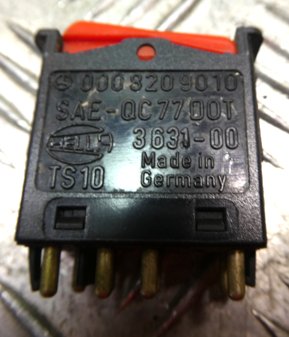 Original Mercedes-Benz W126 C126 SEC Schalter Warnblinker gebraucht - 0008209010