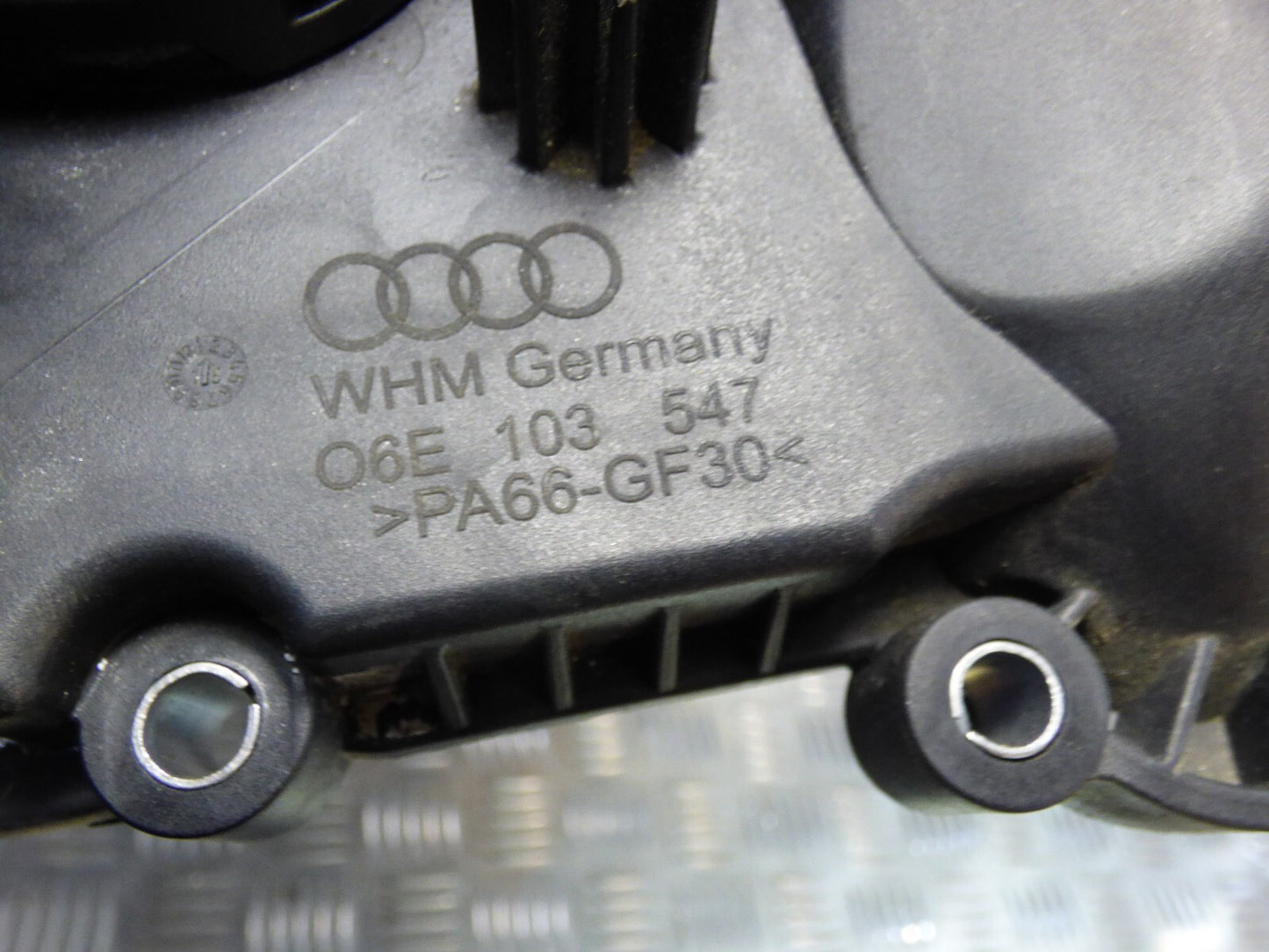 Porsche Cayenne 92A 3.0 Hybrid Ölabscheider Oil 06E103547 ORIGINAL gebraucht - separator