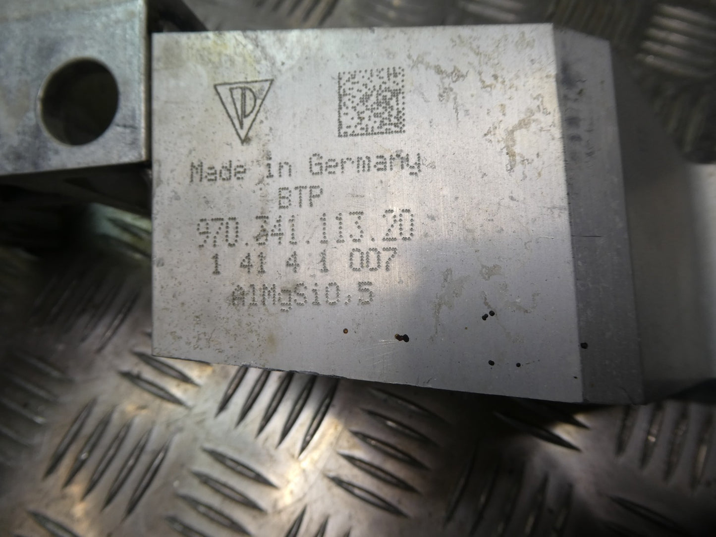 Porsche Panamera 970 Hilfsrahmenhalter Verstärkung Vorne Links ORIGINAL gebraucht - 97034111320