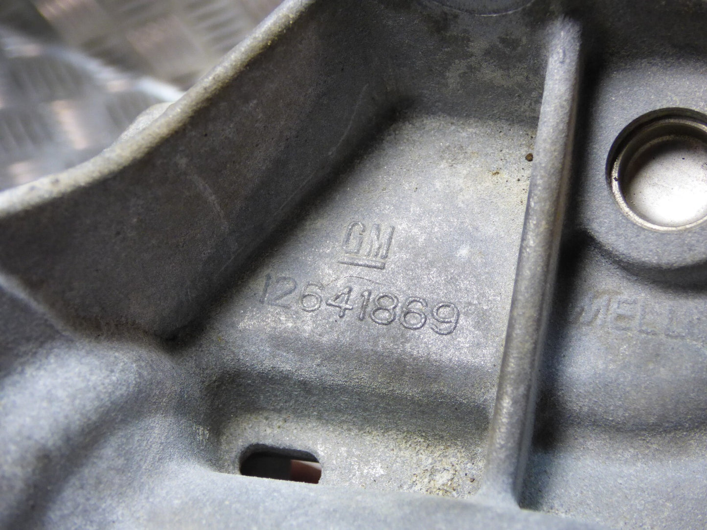 OPEL ASTRA K 1.4 Turbo Halter Gehäuse Wasserpumpe GM ORIGINAL gebraucht - 12641869