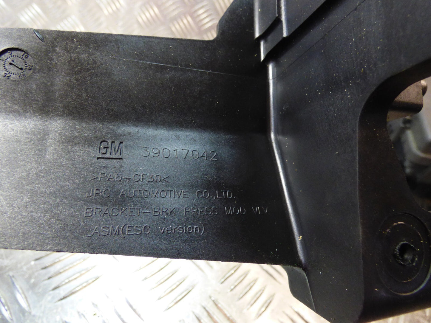 OPEL ASTRA K ABS Pumpenhalterung Halterung Halter ORIGINAL gebraucht - GM39017042