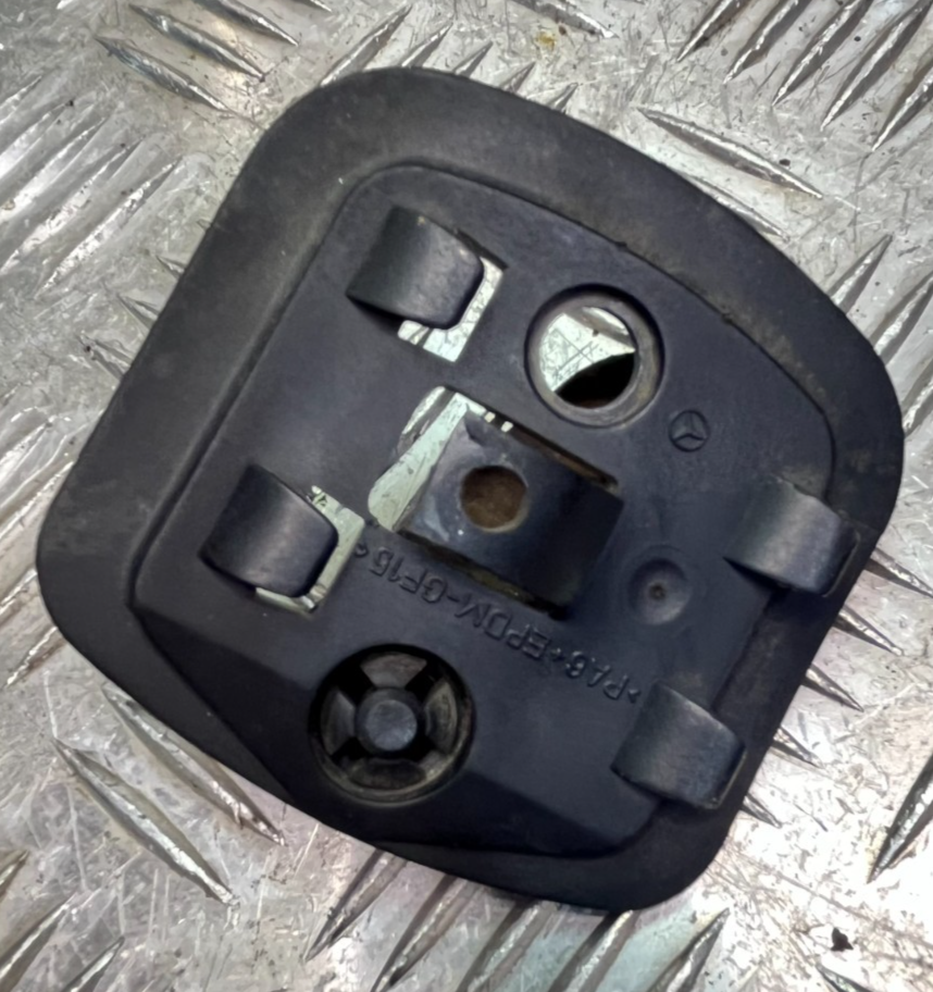 Mercedes-Benz C126 W126 _ Halter Warndreieck an Heckdeckel