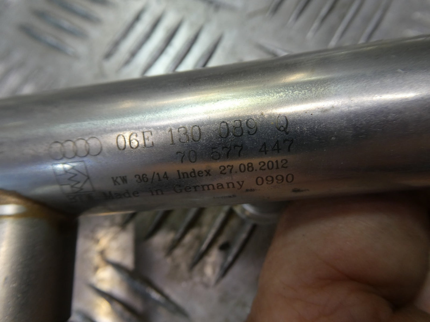 Porsche 3.0 E-Hybrid Kraftstoffverteilerleitung Rohr 06E130089T ORIGINAL gebraucht - Panamera