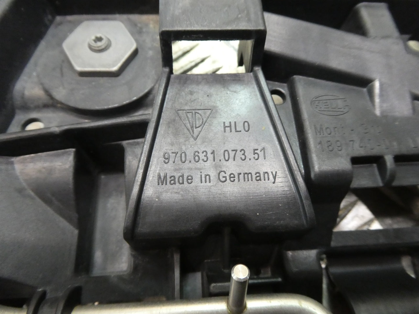 Porsche Panamera 3.0 E-Hybrid Scheinwerfer Halter Links ORIGINAL gebraucht - 97063107351