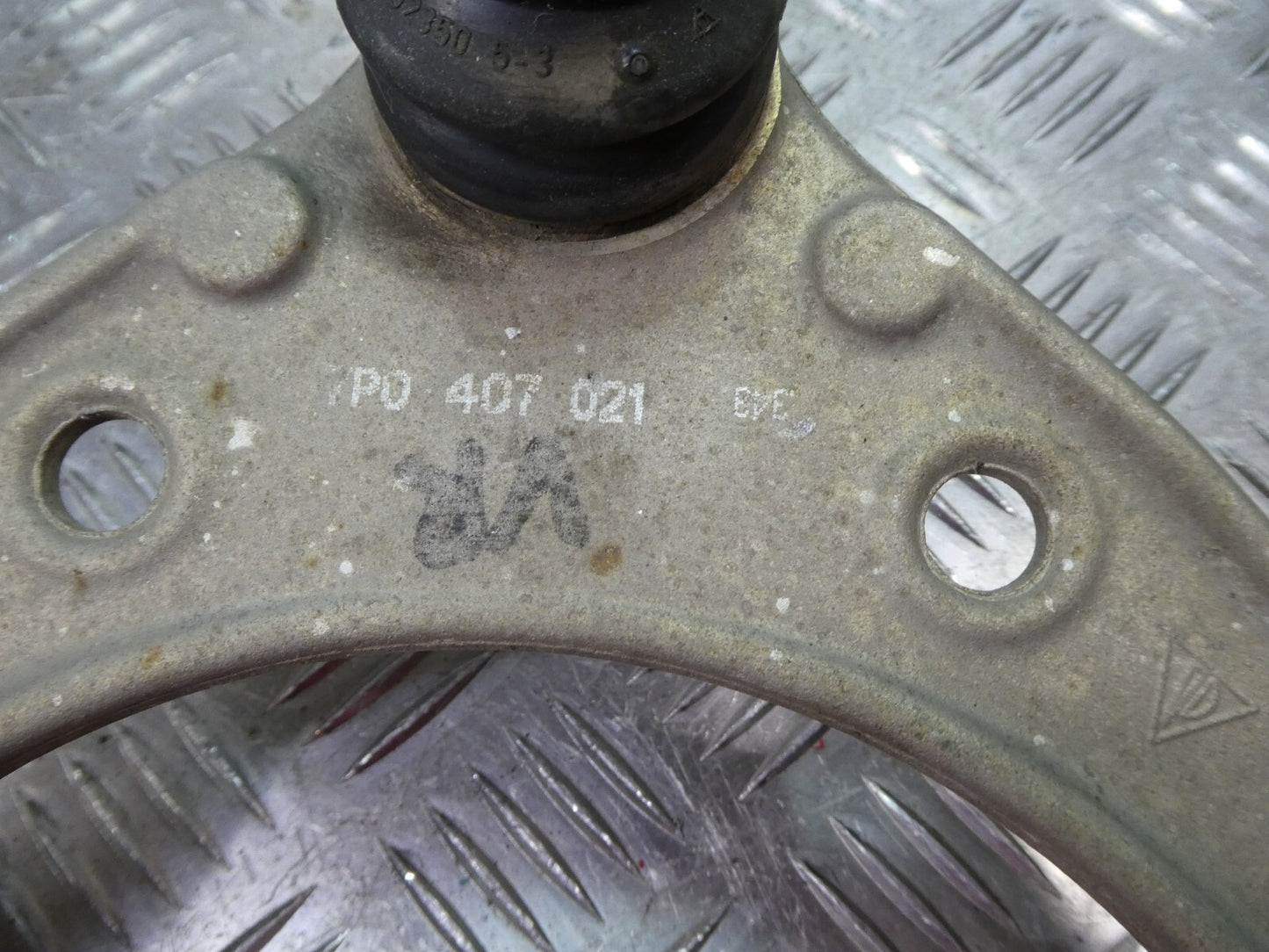 Porsche Cayenne 92A vorne oben links = rechts 7P0407021 ORIGINAL gebraucht - Querlenker